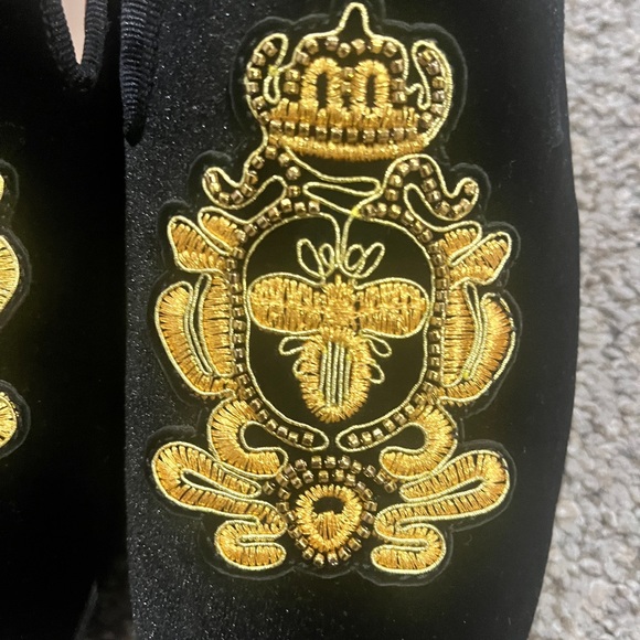 ASOS black velvet loafer with badge design. Men’s sz 6 - Picture 2 of 3